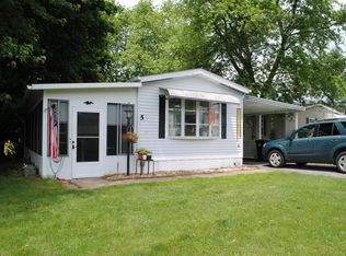 5 Candle Ln, East Earl, PA 17519