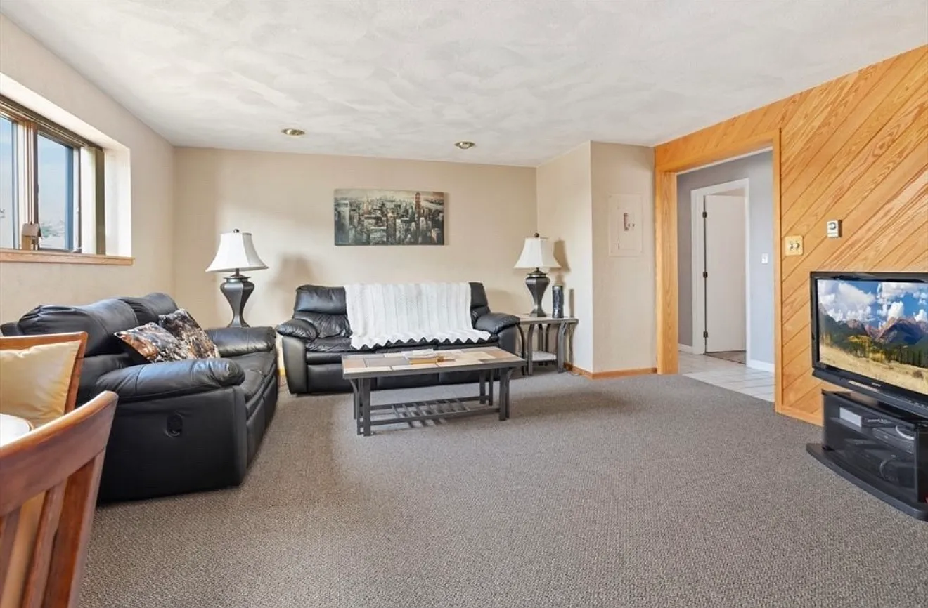 2 bed, 1250 sqft, $2,800 — Photo 4