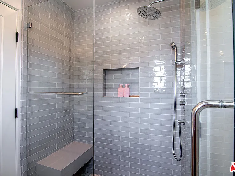 8021 Blackburn Ave #U — Photo 30