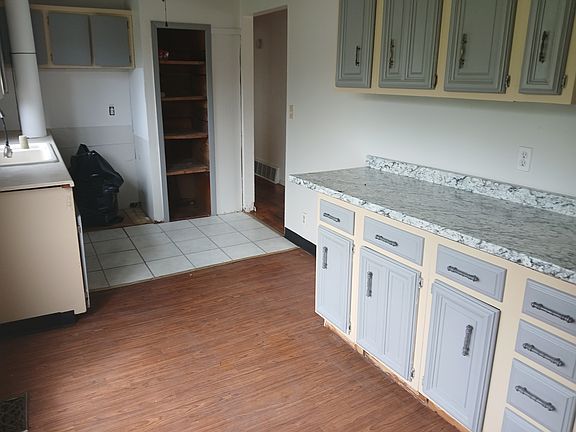 3rd image of 1106 E Princeton Ave