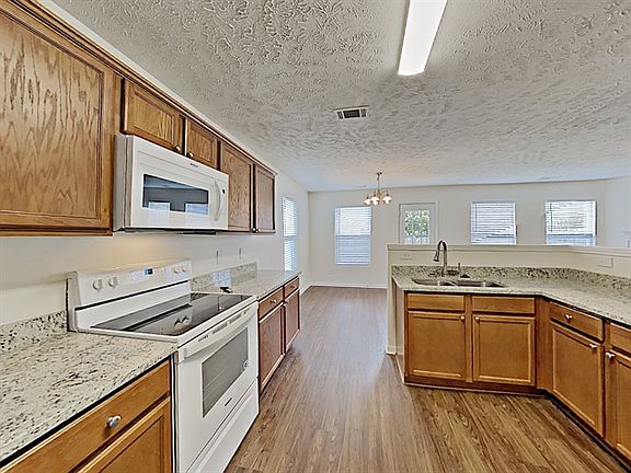 4th image of 215 Elderberry Way