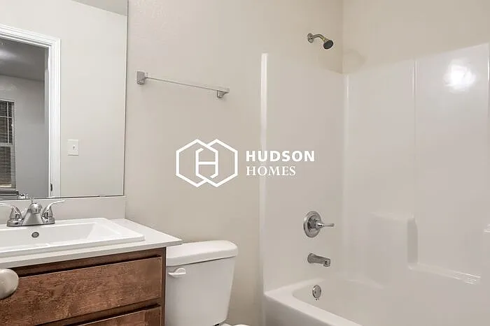 2015 Avenue L #B — Photo 10