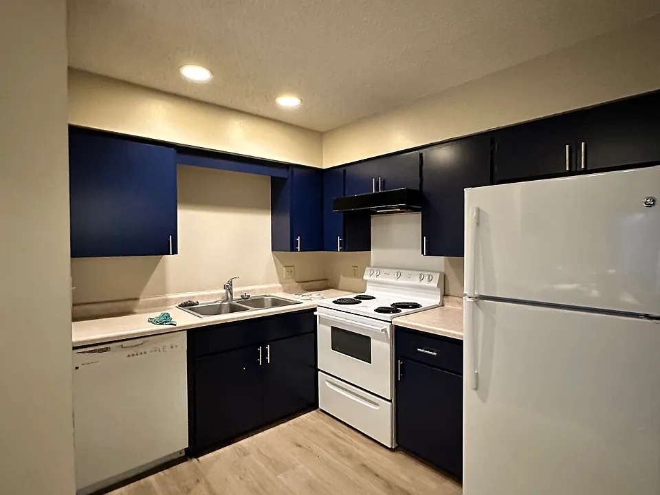 520 Bellarmine Dr E #10