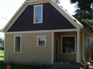 135 2nd St, Sumas, WA 98295