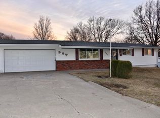 707 Schueman Ct, Oakland, IA 51560