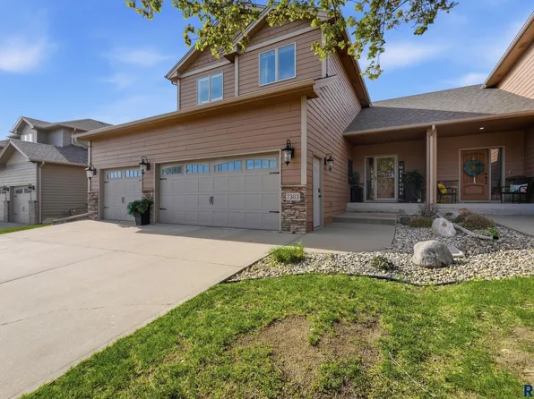 7303 S Grand Arbor Ct, Sioux Falls, SD 57108
