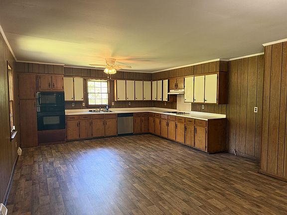 4th image of 420 Barker Dr