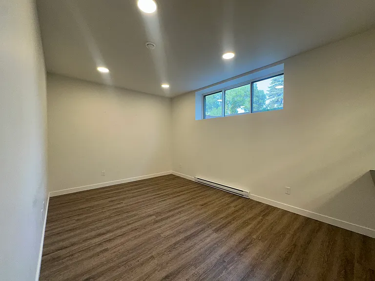 325 Lockwood St — Photo 32