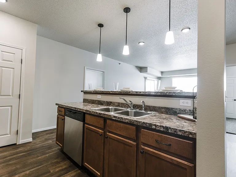 Lakewood Crossing Apartments — Photo 14