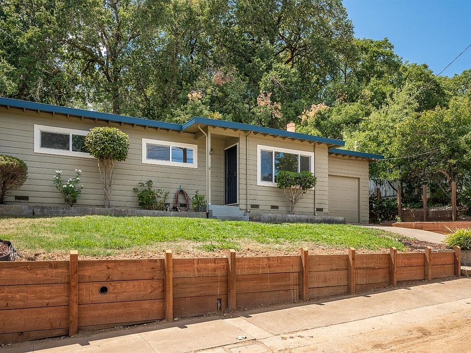 1st image of 106 Canyon Dr