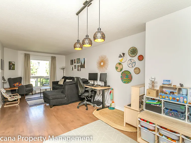 72 Burlington Cres #1 — Photo 8