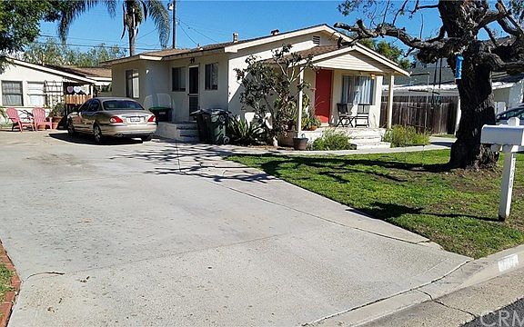 2nd image of 320 Costa Mesa St