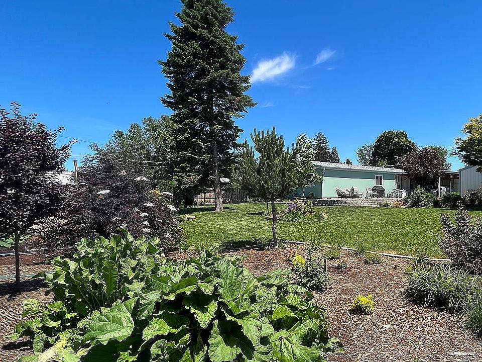 2nd image of 740 Cedar Ave