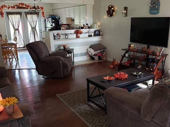 5th image of 465 Parkway Dr