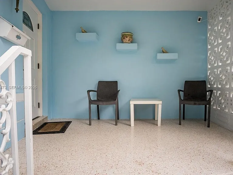 12115 NE Miami Ct — Photo 3