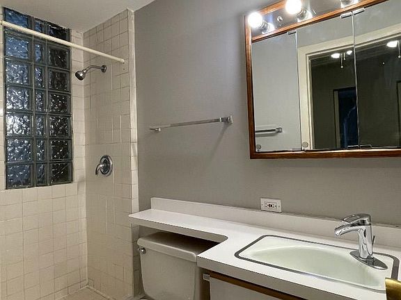 4th image of 1942 N Lincoln Ave APT 1F