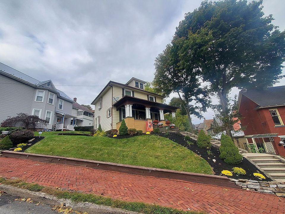 Beautifully landscaped! 