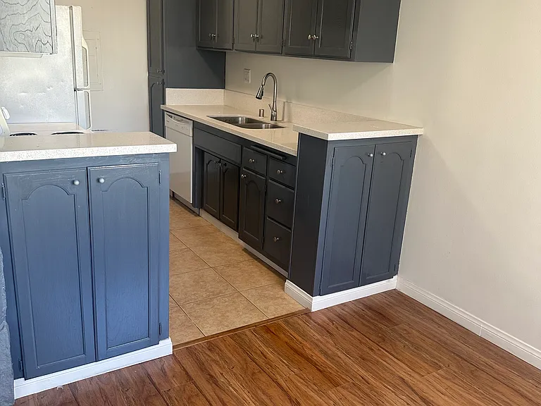 11840 Gorham Ave #10 — Photo 4