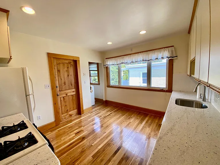 103 Farquhar St #3 — Photo 12