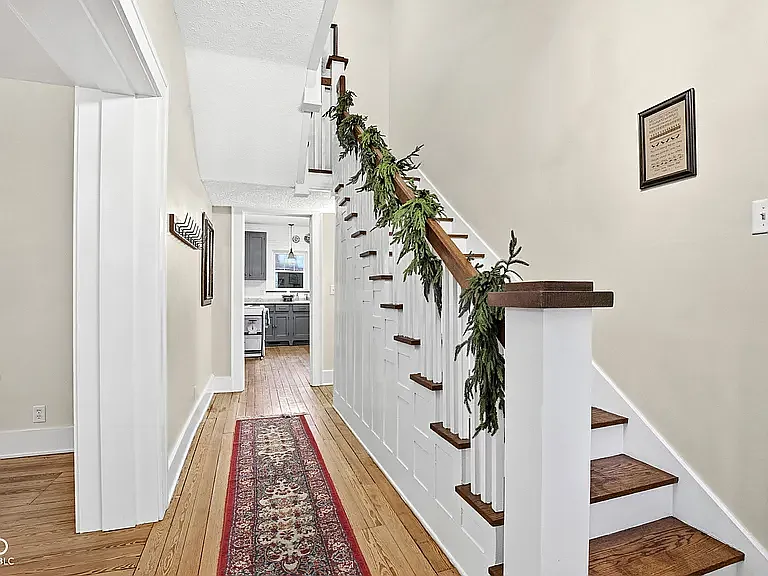 4 bed, 2500 sqft, $1,850 — Photo 2
