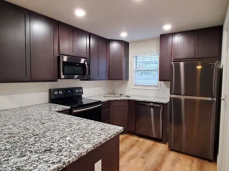 Woodchase Apartments — Photo 32
