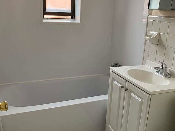 3rd image of 18-19 Ditmars Blvd #3A