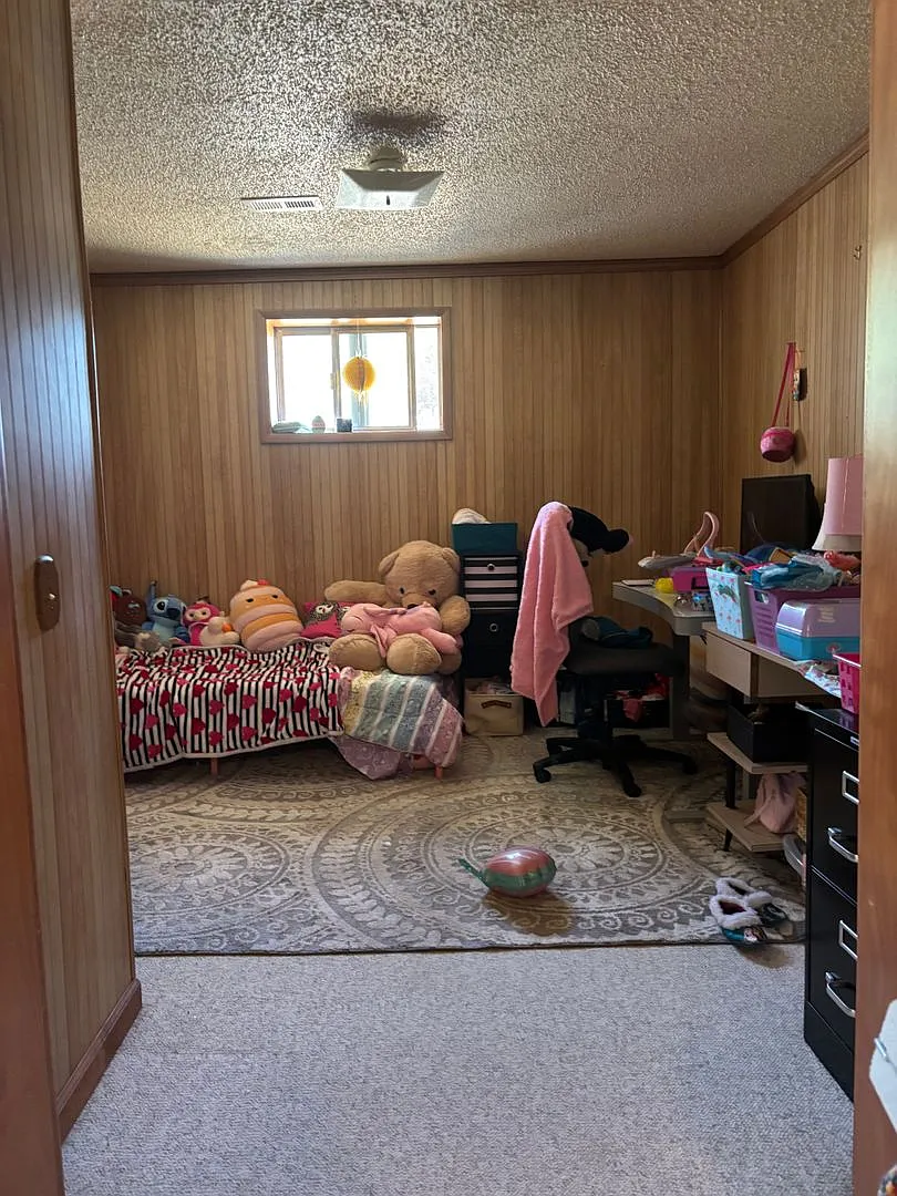 Great Property 3 bedroom 2 ba home with 1-2 Horse potential not far from town — Photo 2