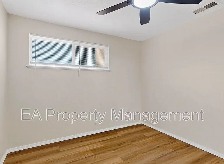1055 Betts St NE — Photo 27