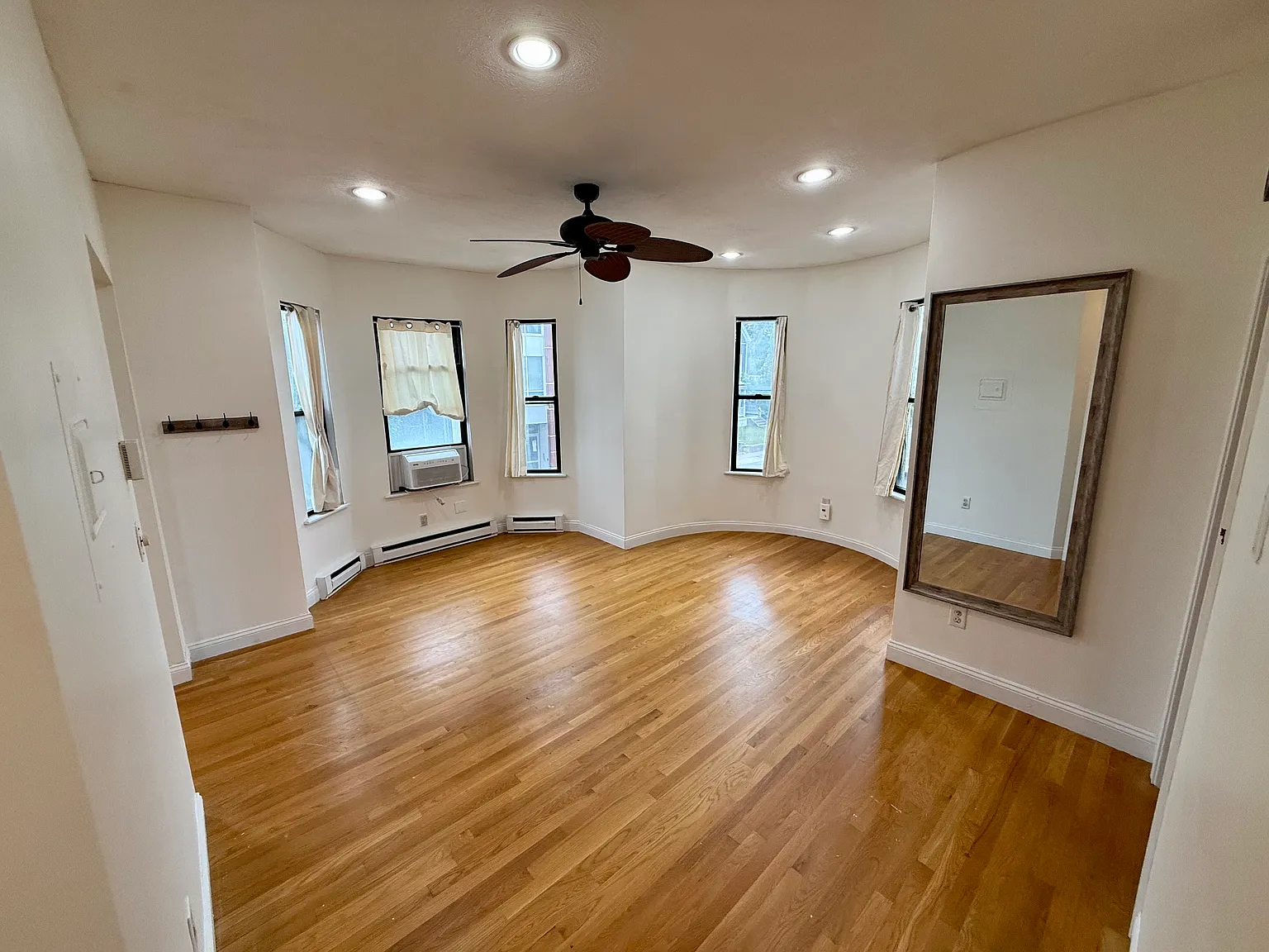 1810 Dorchester Ave — Photo 1