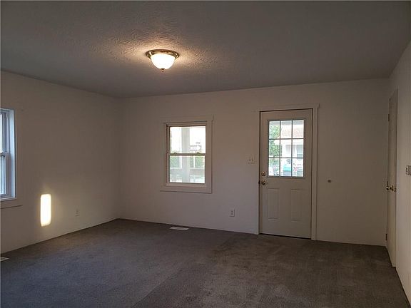 2nd image of 420 W North St