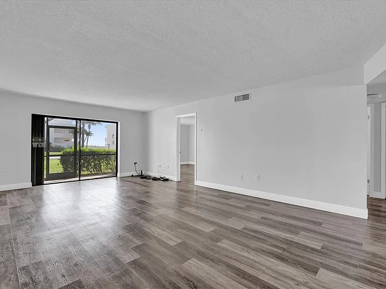 2150 Atlantic St #413 — Photo 5