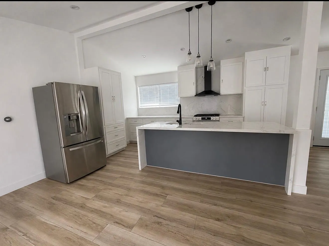 4 bed, 5000 sqft, $6,450 — Photo 4