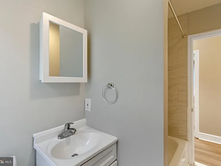 2530 Collins St — Photo 6