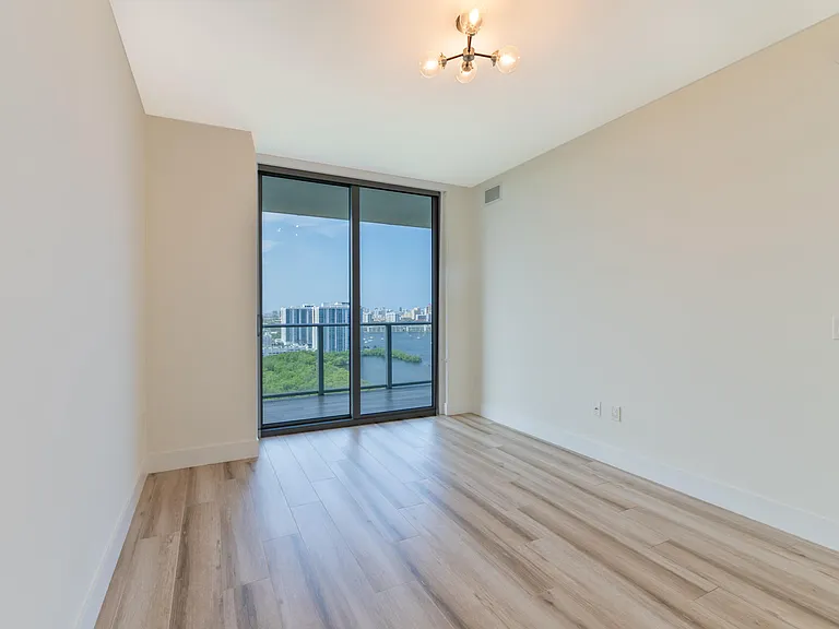 16385 Biscayne Blvd #2502 — Photo 19