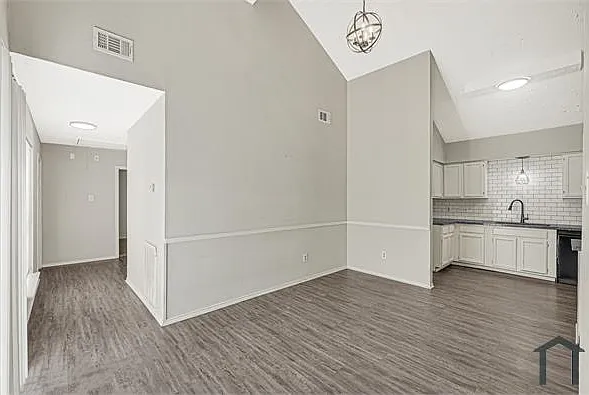 8111 Furlong Ln — Photo 5