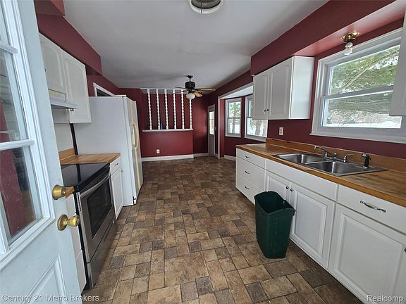 3rd image of 4493 Ward Rd