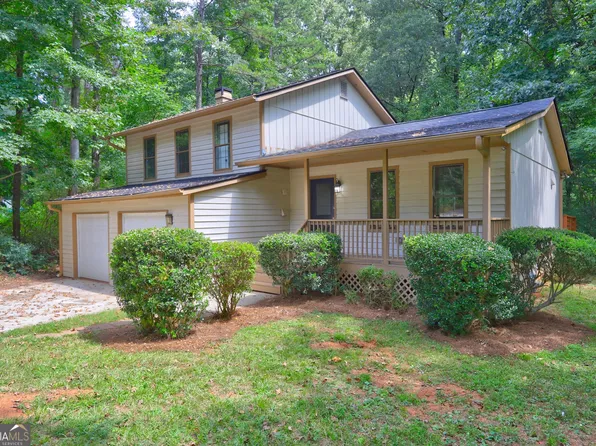 668 Fairforest Ct, Stone Mountain, GA 30088