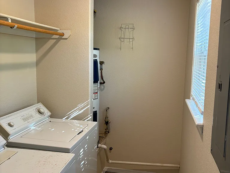 129 E Ella St #129 — Photo 11