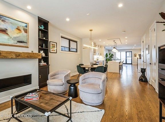 4th image of 1075 N Paulina St #1