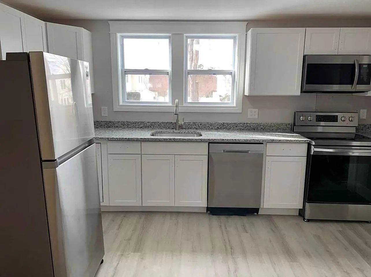 2 bed, 890 sqft, $2,000 — Photo 1