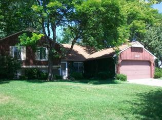 3897 Root Dr, Troy, MI 48083