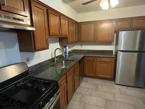 2nd image of 3801 Sturbridge Ct #B2