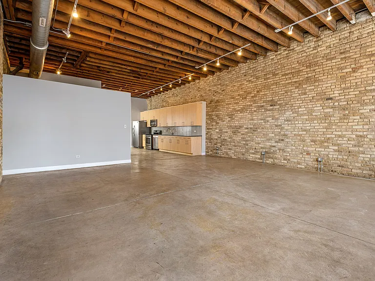 945 W Fulton Market Apartments — Photo 2