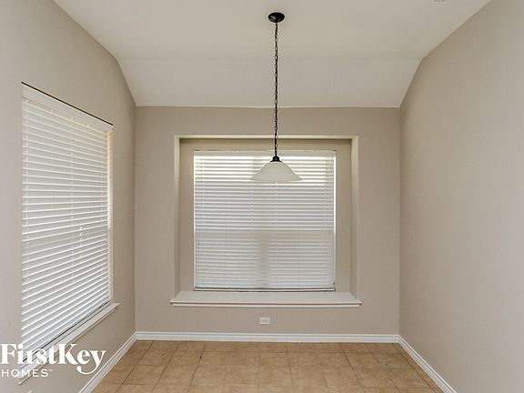 4th image of 677 Plum Dr