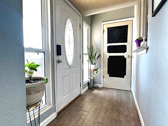 5th image of 10836 Chert St