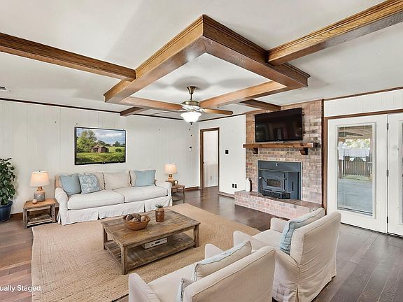 4th image of 1501 Meadow Ct