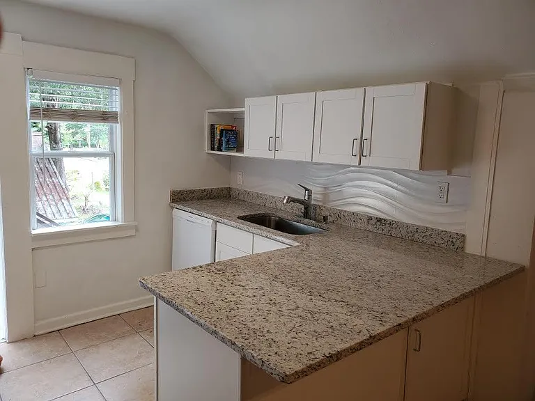523 E Amelia St #UPPER — Photo 6