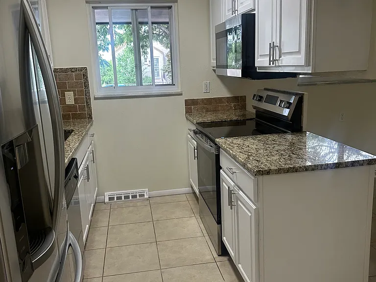 541 S Eaton St — Photo 8