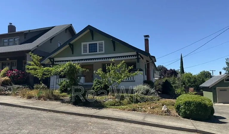 837 SE Blakeley Ave — Photo 41