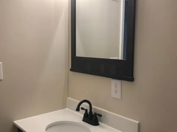 2208 N Jackson St, Hutchinson, KS 67502